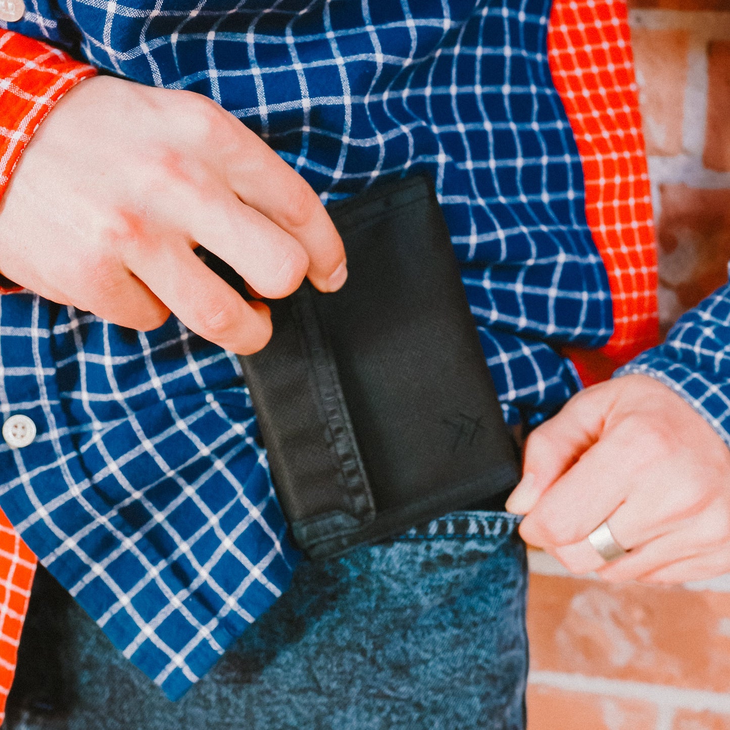 Velcro Bifold Wallet - Black - Thread®