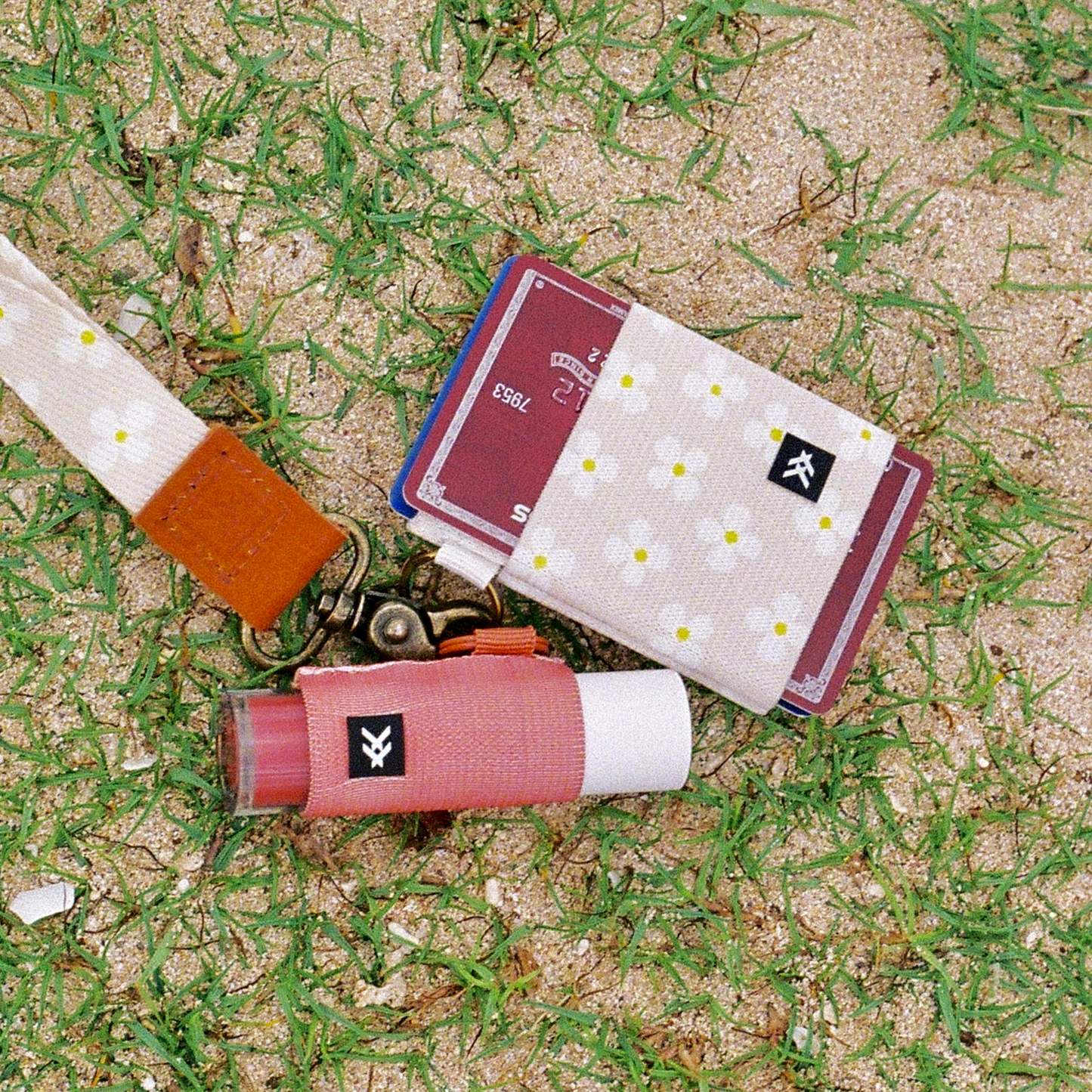 Elastic Wallet - Luna Beige - Thread®
