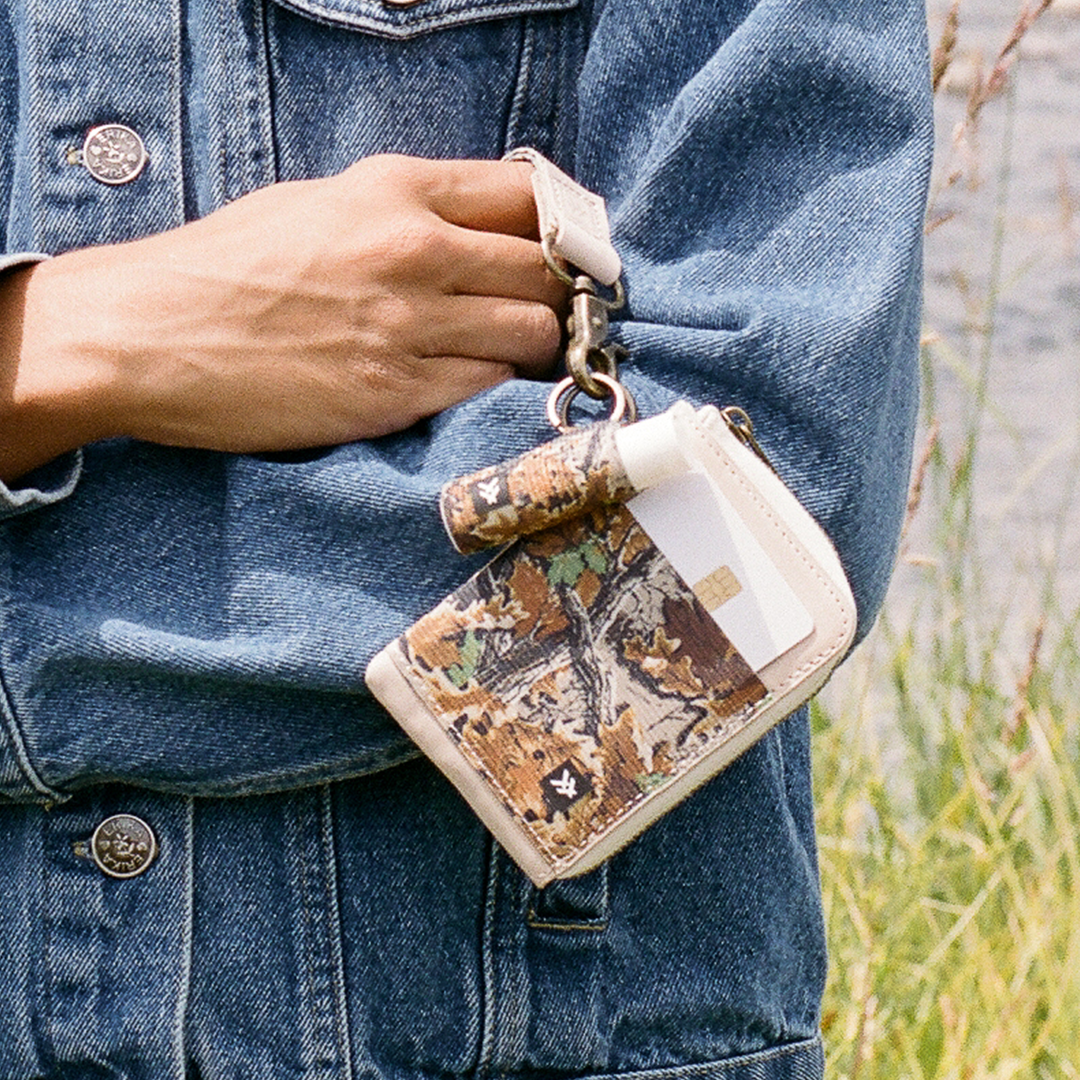 Leather Zip Wallet - Realtree Advantage - Thread®