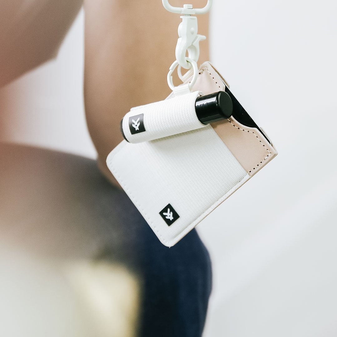 Vertical Leather Wallet - Off White - Thread®
