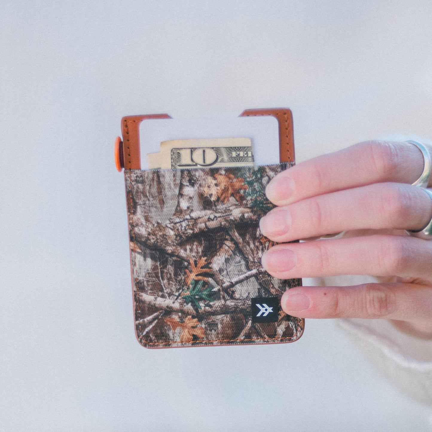 Vertical Leather Wallet - Realtree Edge - Thread®