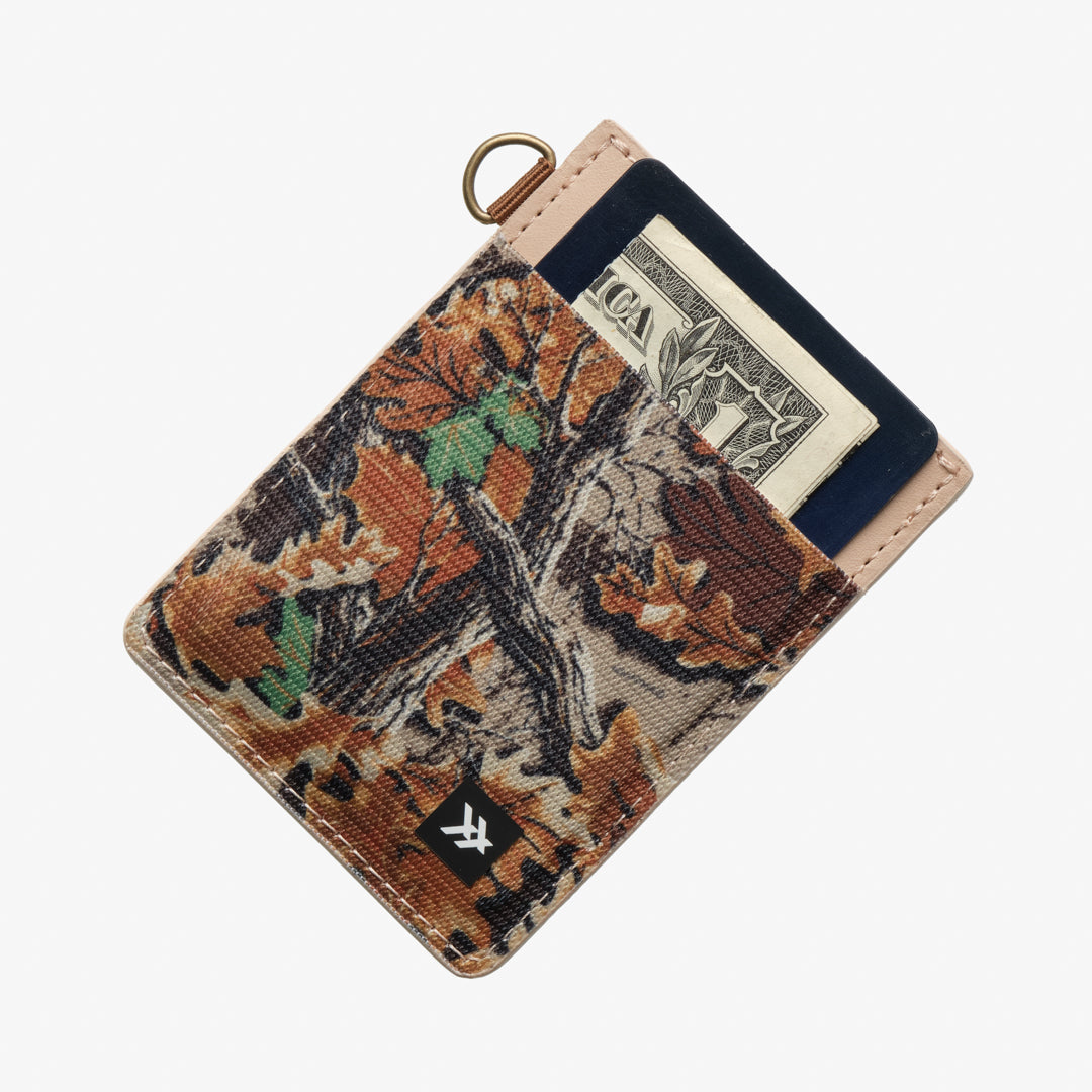 Vertical Leather Wallet - Realtree Advantage - Thread®