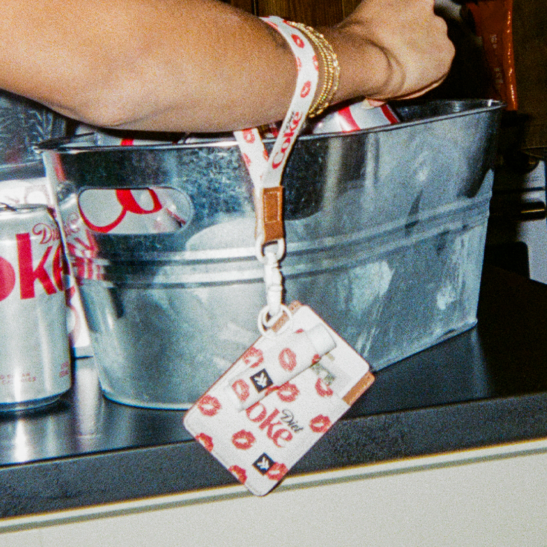 Vertical Leather Wallet - Diet Coke Kiss - Thread®
